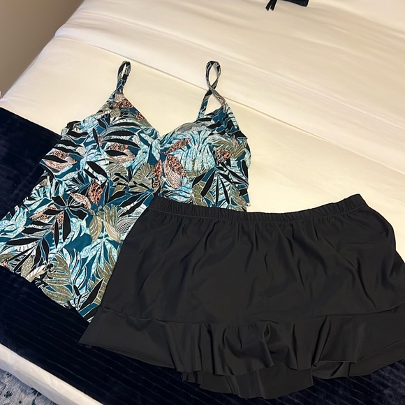 Aqua Green Tankini & Ruffled Skirt Swim Bottom - Picture 1 of 6